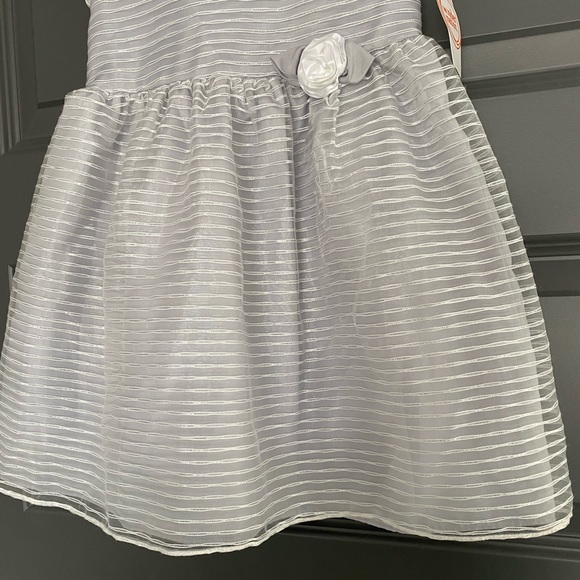 *2 for 20$* NWT dress size 5T - Picture 3 of 6